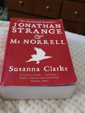 Softcover Johnathan Strange & Mr. Norrell Book (Susanna Clarke) about Magicians